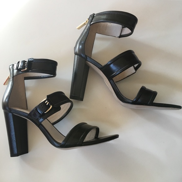 NEW black leather sandal Louise Camuto ankle strap - Picture 2 of 8